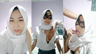 Jeslyn Cantik Berjilbab Sma Dengan Tubuh Mulus Digituin Pacar Secara Live