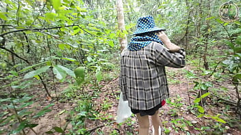 Thai Girl Showing Off While Mushroom Picking, Suddenly Needs To Pee In The Forest, Thai Audio 4k